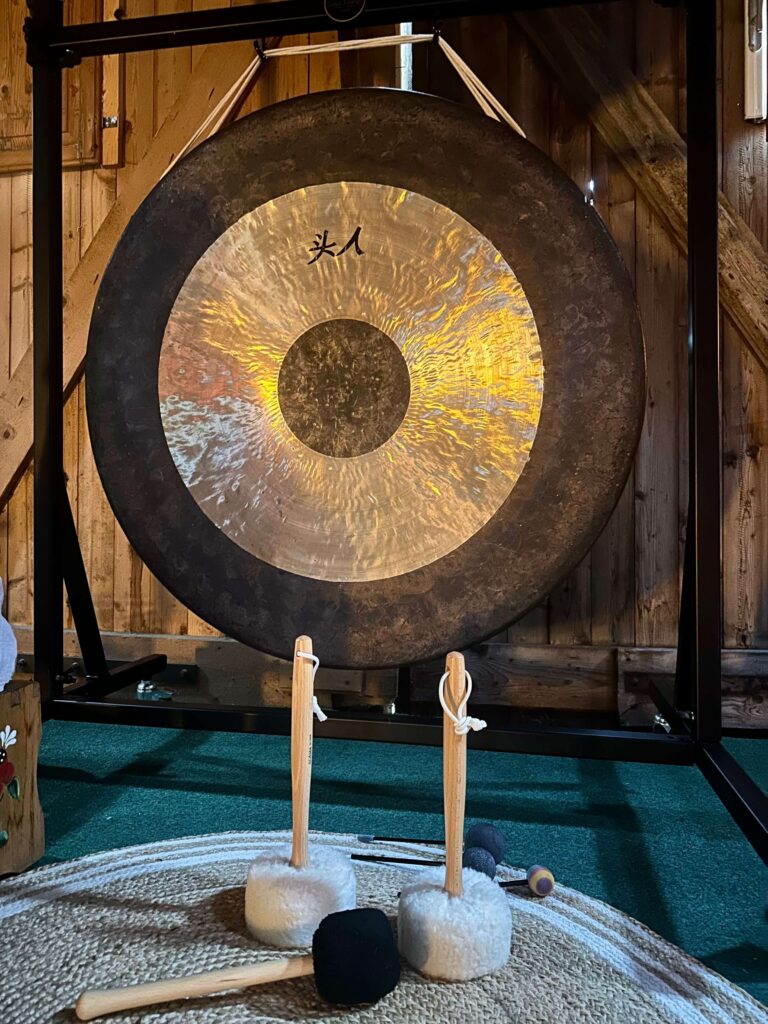 Yoga Lea - Gong CloseUp