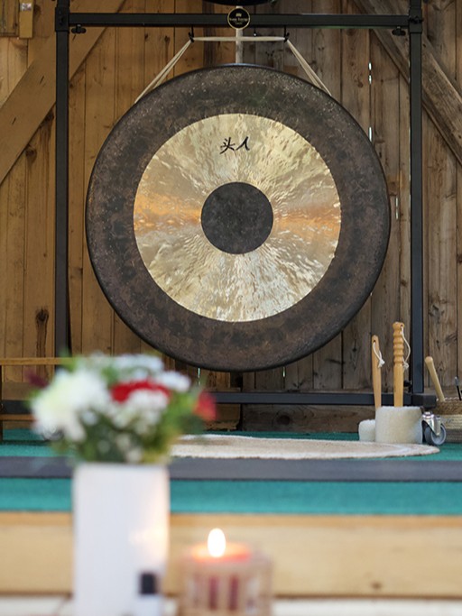 Yoga Lea - Gong mit Blumen