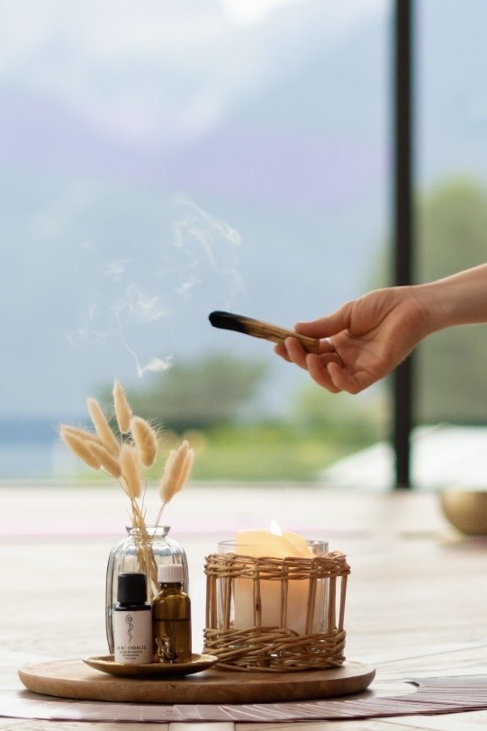 Yoga Lea - PaloSanto