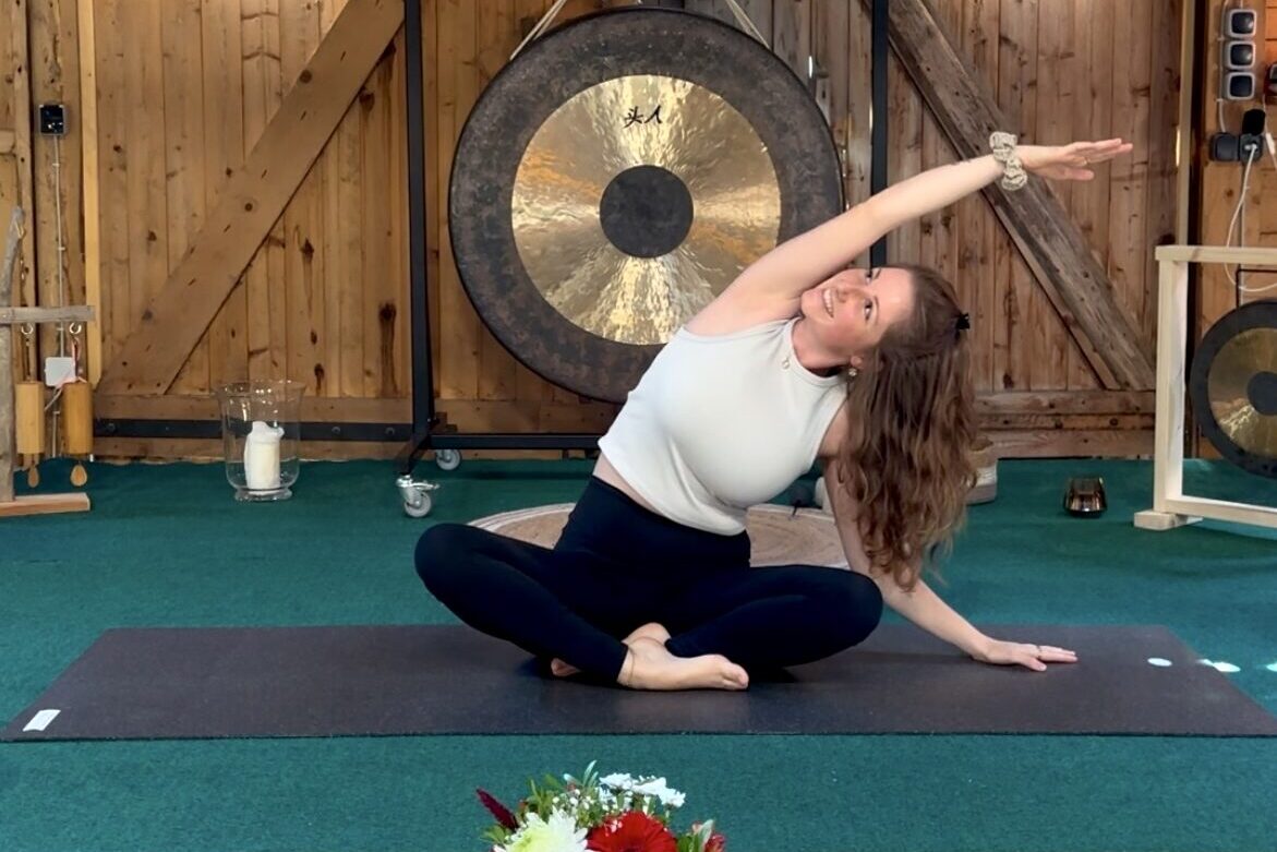 Yoga Lea - Yoga vor einem Gong