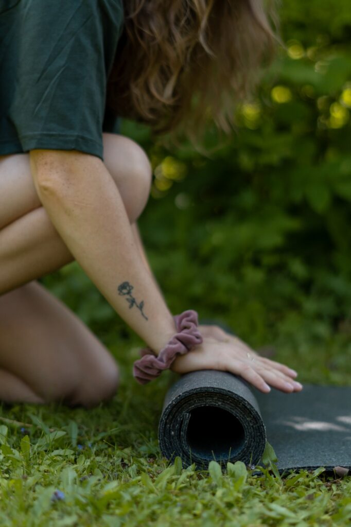 Yoga Lea - Vinyasa Flow - Matte zusammenrollen